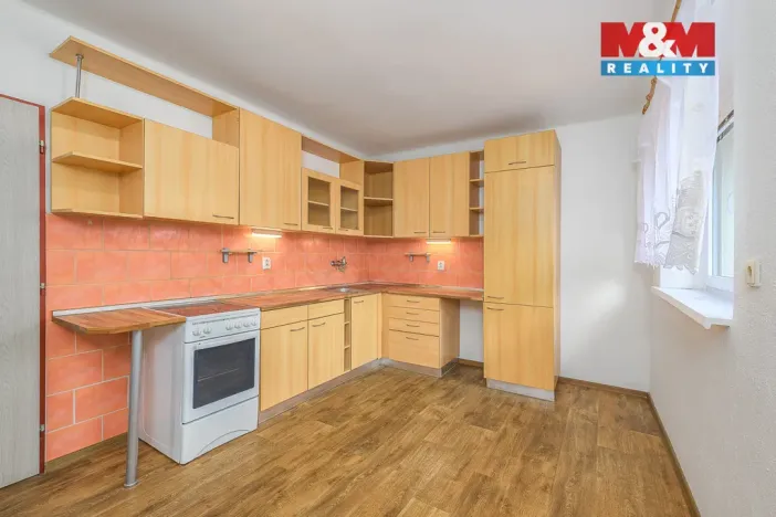 Prodej bytu 2+1, Chvaletice, 50 m2