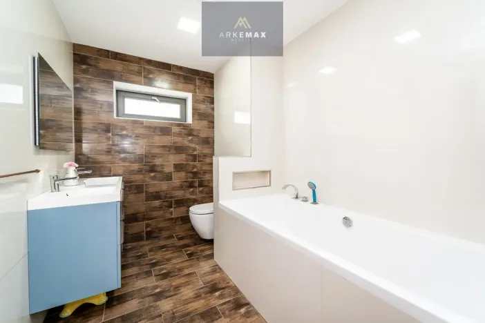 Prodej rodinného domu, Žabeň, 410 m2