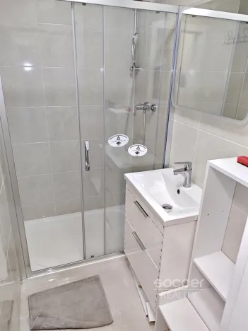 Pronájem bytu 2+kk, Praha - Kobylisy, Famfulíkova, 45 m2
