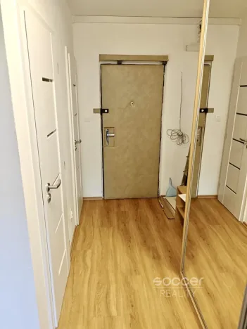 Pronájem bytu 2+kk, Praha - Kobylisy, Famfulíkova, 45 m2