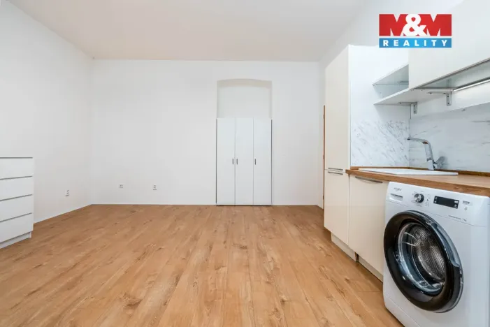 Pronájem bytu 1+kk, Praha - Vysočany, Spojovací, 35 m2