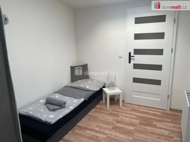 Pronájem atypického bytu, Praha - Běchovice, Podnikatelská, 14 m2