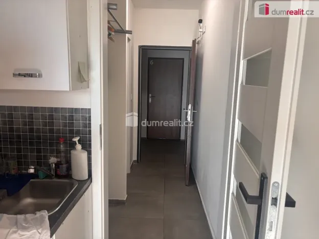 Pronájem atypického bytu, Praha - Běchovice, Podnikatelská, 14 m2