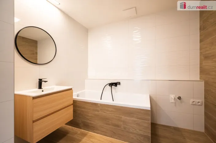 Pronájem bytu 2+kk, České Budějovice - České Budějovice 2, Branišovská, 77 m2