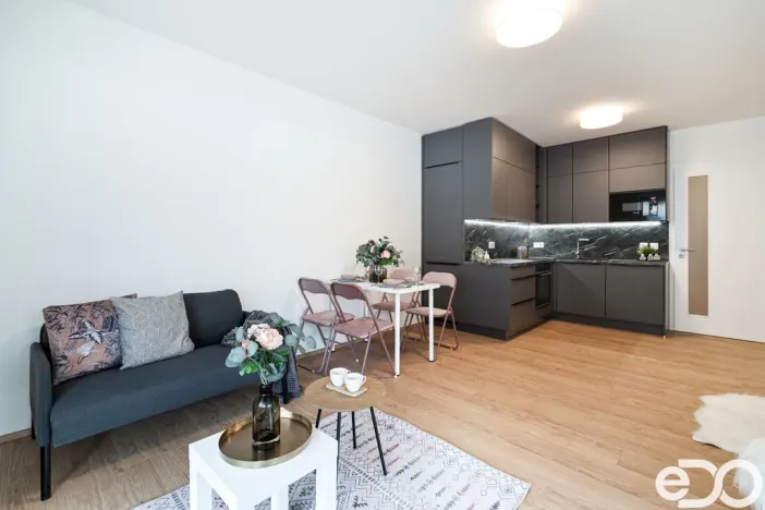 Prodej bytu 2+kk, Praha - Hrdlořezy, Mezilehlá, 65 m2