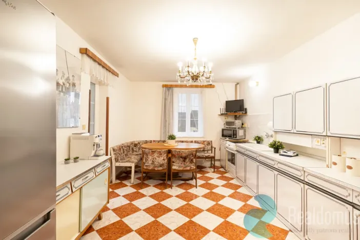 Prodej rodinného domu, Český Krumlov, Hřbitovní, 220 m2