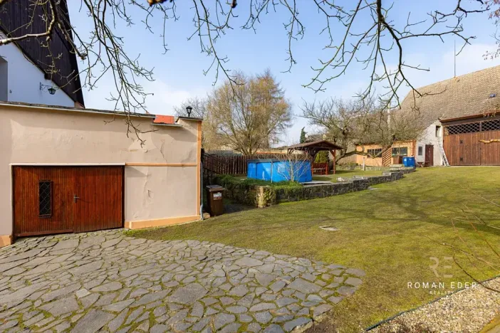 Prodej vícegeneračního domu, Chotiněves, 495 m2