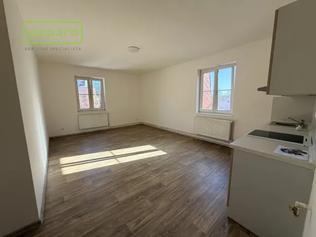 Pronájem bytu 1+kk, Sokolov, Křížová, 37 m2