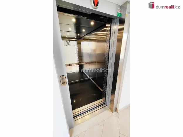 Pronájem bytu 1+kk, Praha - Horní Měcholupy, Hornoměcholupská, 37 m2