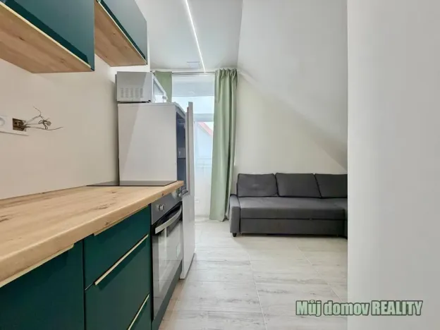 Pronájem bytu 2+kk, Praha - Žižkov, Na Jarově, 35 m2