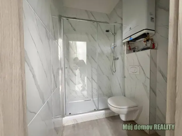 Pronájem bytu 2+kk, Praha - Žižkov, Na Jarově, 35 m2