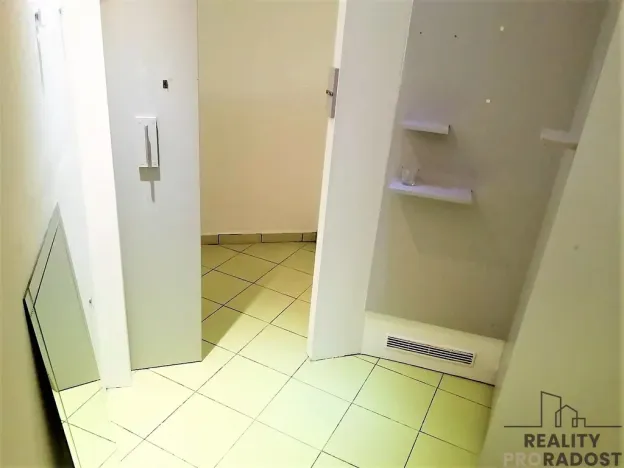 Pronájem komerční nemovitosti, Slaný, Kynského, 30 m2