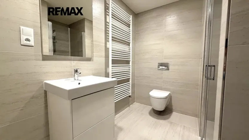 Pronájem bytu 1+kk, Praha - Hloubětín, Poděbradská, 45 m2