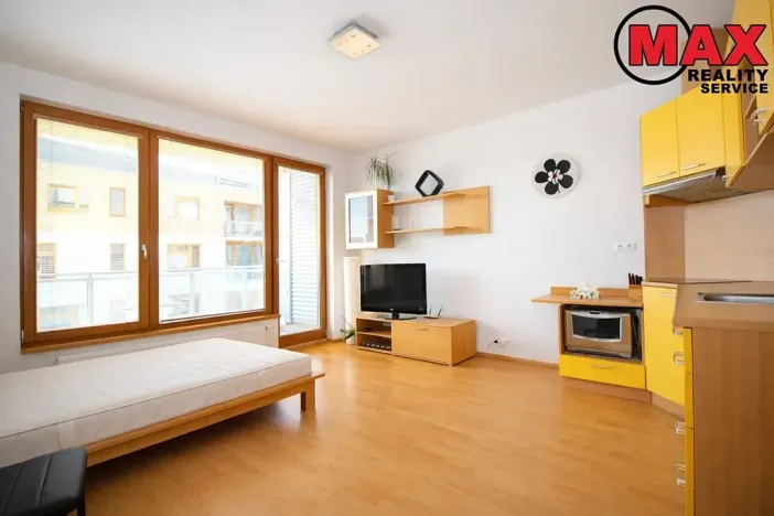 Pronájem bytu 1+kk, Praha - Hloubětín, Nepelova, 35 m2