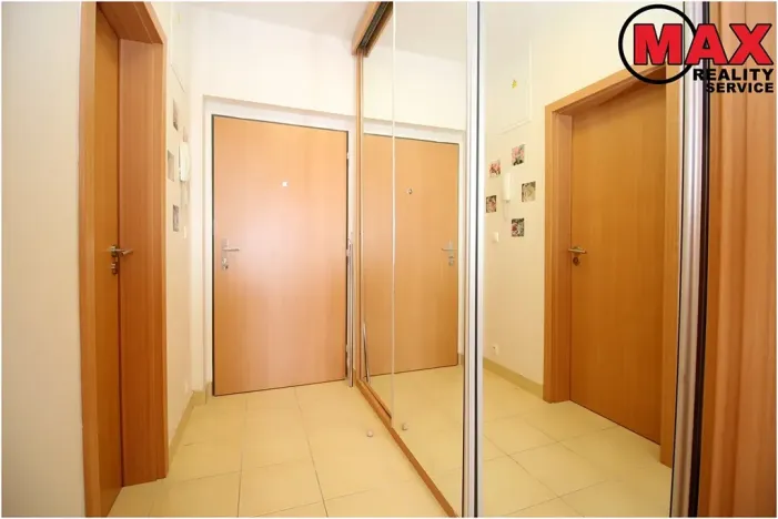 Pronájem bytu 1+kk, Praha - Hloubětín, Nepelova, 35 m2