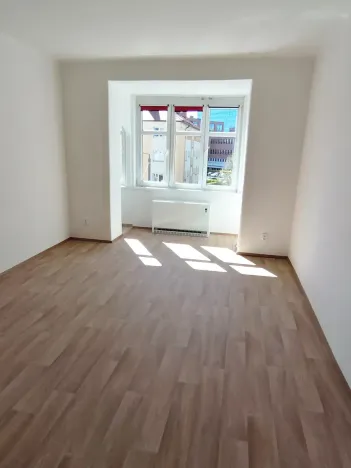 Pronájem bytu 1+kk, Praha, Zelená, 30 m2