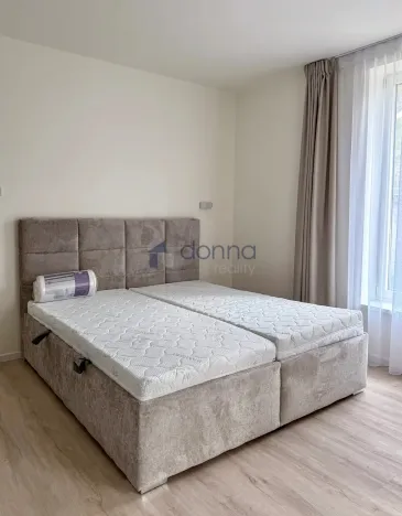 Pronájem bytu 3+kk, Praha, U Sluncové, 98 m2