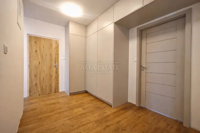 Prodej bytu 3+kk, Karlovy Vary - Drahovice, Východní, 61 m2