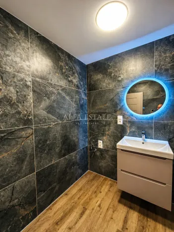 Prodej bytu 3+kk, Karlovy Vary - Drahovice, Východní, 61 m2