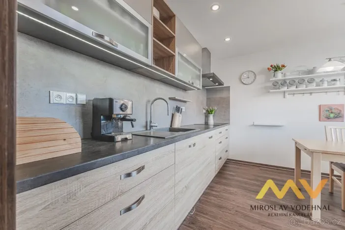 Pronájem bytu 3+1, Hradec Králové - Třebeš, třída Edvarda Beneše, 98 m2