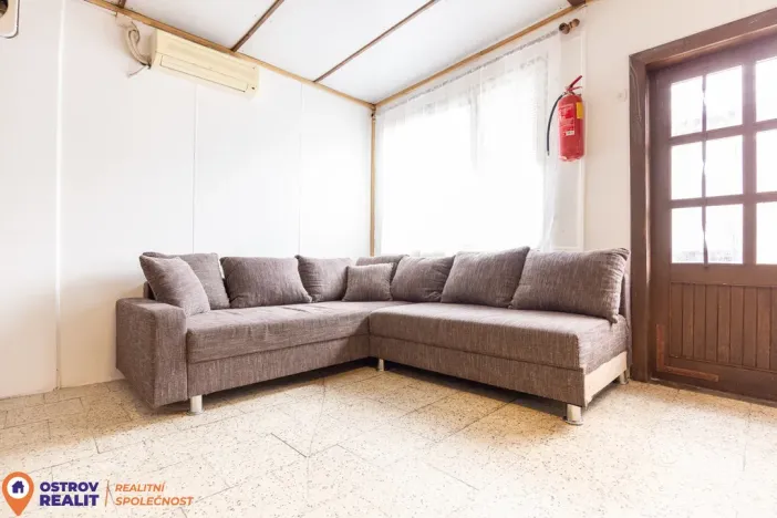 Prodej obchodního prostoru, Jedlí, 86 m2