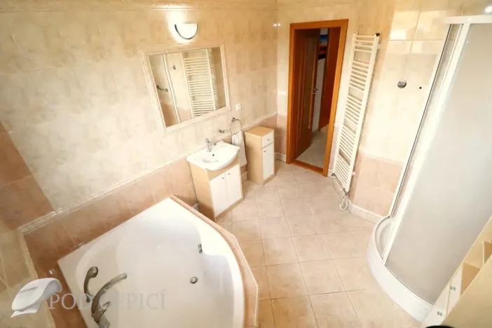 Pronájem bytu 3+1, Zastávka, Čapkova, 95 m2