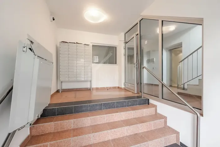 Pronájem bytu 1+kk, Praha - Prosek, Na vyhlídce, 37 m2