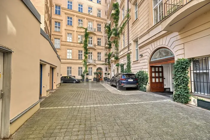 Pronájem kanceláře, Praha - Nové Město, Lazarská, 110 m2