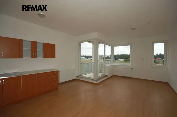 Pronájem bytu 1+kk, Velký Osek, U hřiště, 43 m2