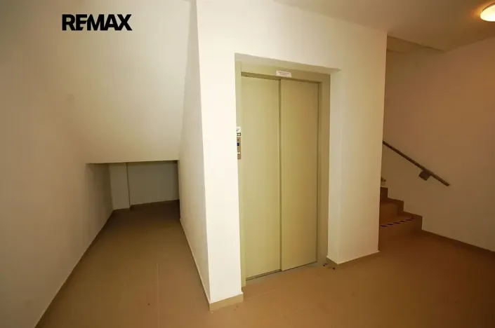 Pronájem bytu 1+kk, Velký Osek, U hřiště, 43 m2