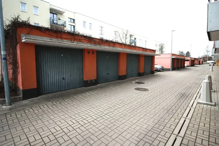 Pronájem garáže, Praha - Uhříněves, Sušilova, 18 m2
