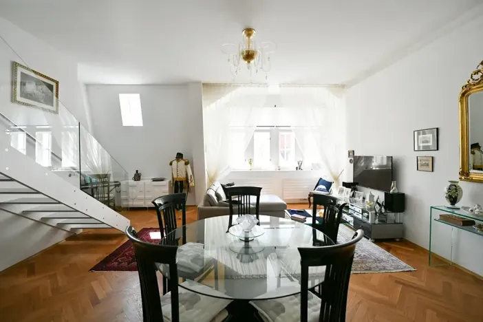 Prodej atypického bytu, Praha, Valentinská, 108 m2