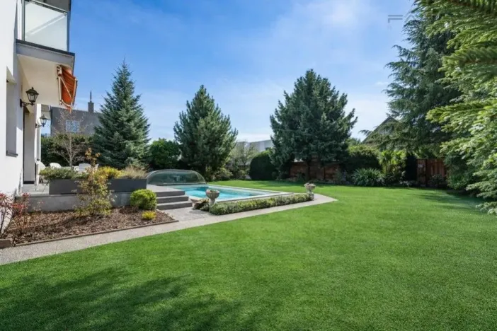 Pronájem vily, Praha - Suchdol, Havraní, 350 m2