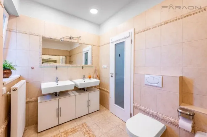 Pronájem vily, Praha - Suchdol, Havraní, 350 m2