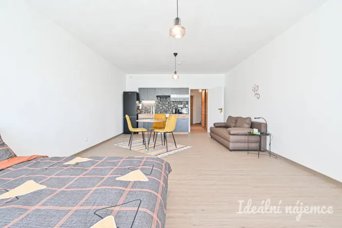 Pronájem bytu 1+kk, Brno, Faměrovo náměstí, 49 m2