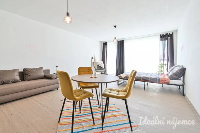 Pronájem bytu 1+kk, Brno, Faměrovo náměstí, 49 m2