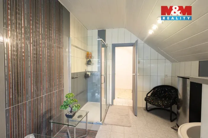 Prodej rodinného domu, Loučim, 300 m2