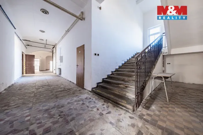 Prodej výrobních prostor, Načeradec, Zámecké náměstí, 1800 m2