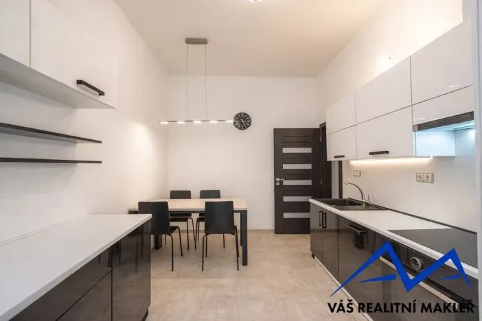 Prodej ubytování, Ostrava, náměstí Msgre Šrámka, 93 m2