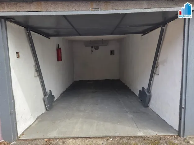 Pronájem garáže, Plzeň, Na Sklárně, 18 m2
