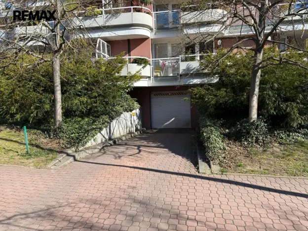 Pronájem garážového stání, Praha - Jinonice, U kříže, 13 m2