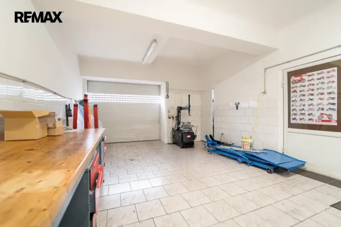 Prodej obchodního prostoru, Drásov, 300 m2