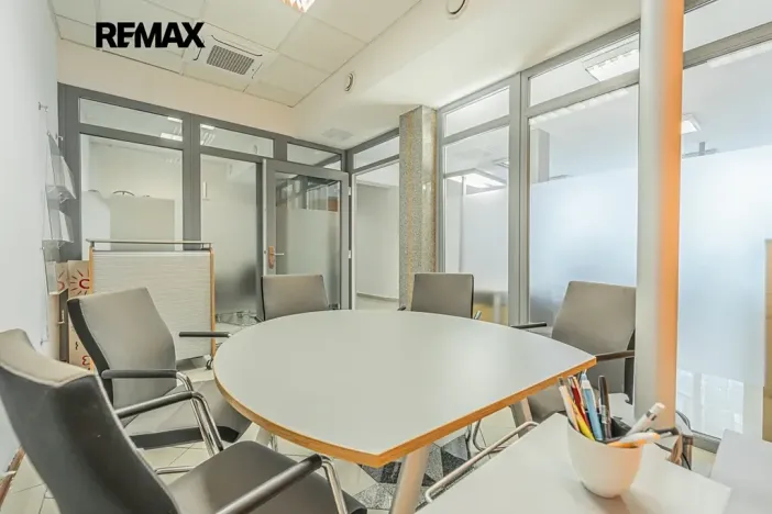 Pronájem kanceláře, Kladno, Osvoboz. pol. vězňů, 183 m2