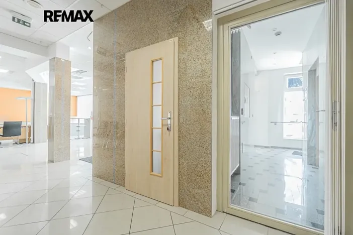 Pronájem kanceláře, Kladno, Osvoboz. pol. vězňů, 183 m2