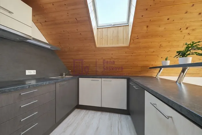 Pronájem bytu 2+kk, Jindřichův Hradec - Jindřichův Hradec IV, Nežárecká, 40 m2