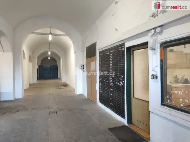 Pronájem komerční nemovitosti, Opava - Předměstí, Vančurova, 500 m2