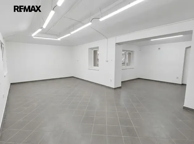 Prodej obchodního prostoru, Chýnice, Karlštejnská, 74 m2