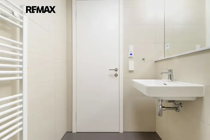 Pronájem rodinného domu, Praha - Dejvice, V Šáreckém údolí, 201 m2