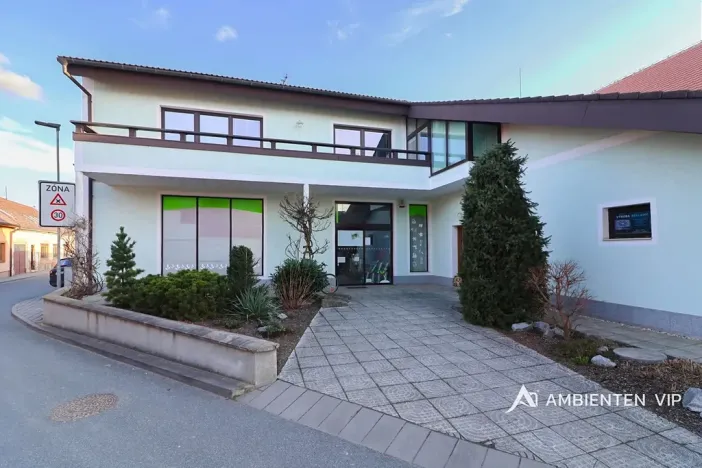 Pronájem obchodního prostoru, Pohořelice, nám. Svobody, 135 m2