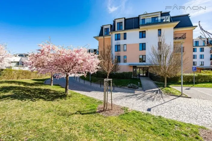 Prodej bytu 3+kk, Praha - Hloubětín, Nademlejnská, 86 m2